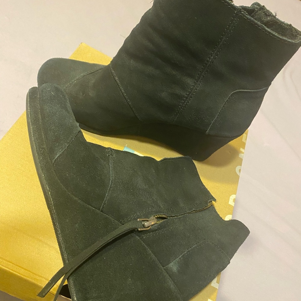Toms suede wedges